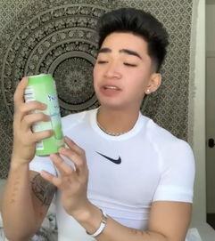 模特男吃瓜,趣味瞬间引网友热议