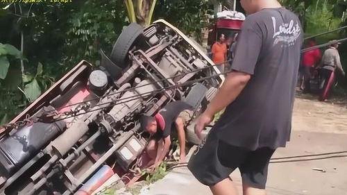 吃瓜群众雕塑视频,趣味横生的社会现象缩影