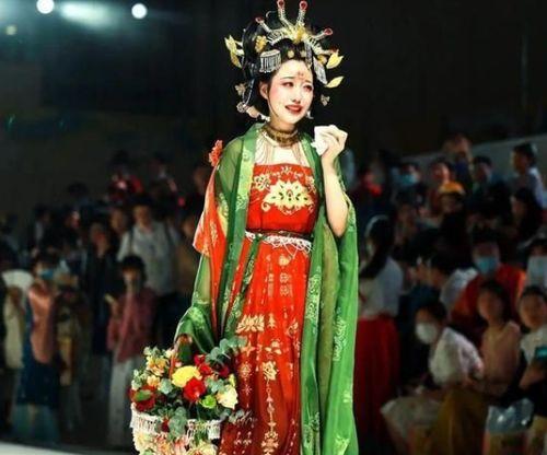 漫展现场吃瓜事件,一场意外的“瓜田”风波