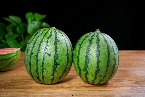 吃瓜的过程,一场味蕾与心灵的盛宴