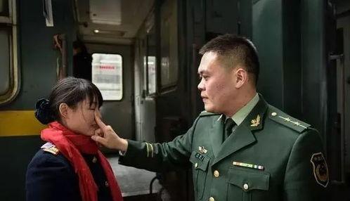 护士军人吃瓜,军营里的瓜果飘香时刻