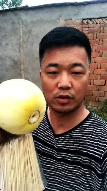 奕甜甜吃的什么瓜,揭秘她钟爱的美味瓜果