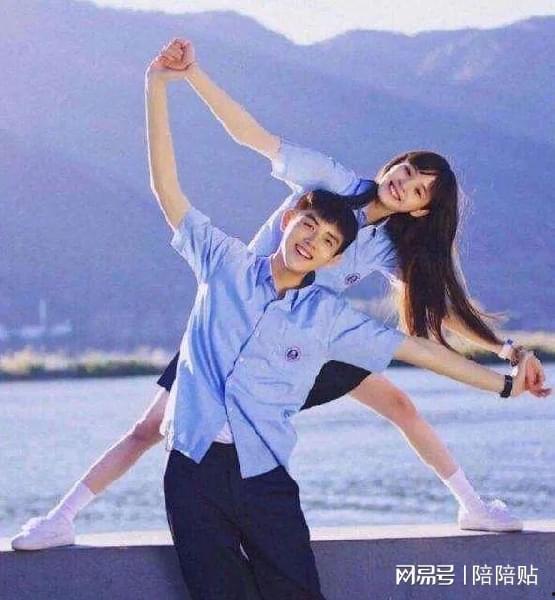 吃瓜小团体头像,揭秘吃瓜小团体头像背后的趣味故事