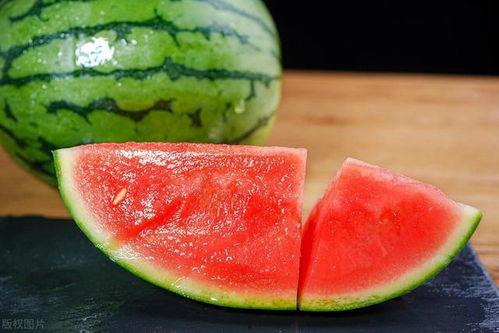 吃瓜的过程,一场味蕾与心灵的盛宴