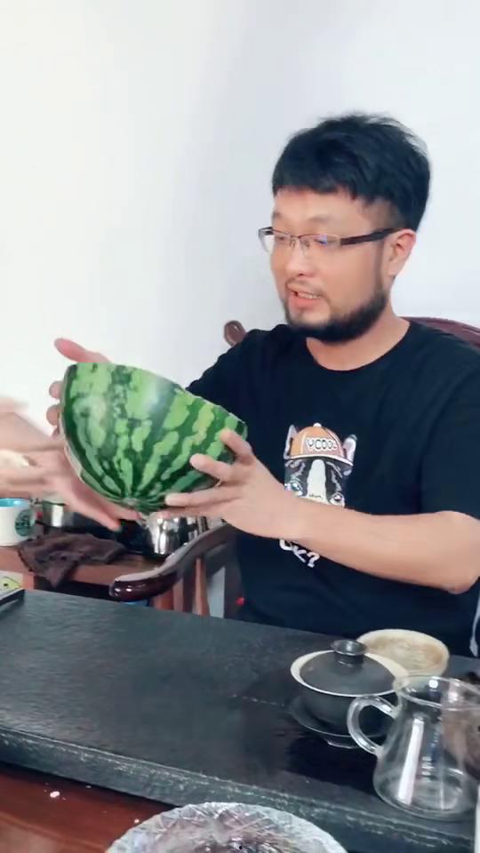 震惊吃瓜的bgm,揭秘背后惊人真相！