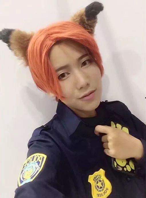 吃瓜coser陪大哥,吃瓜coser与大哥的欢乐互动瞬间