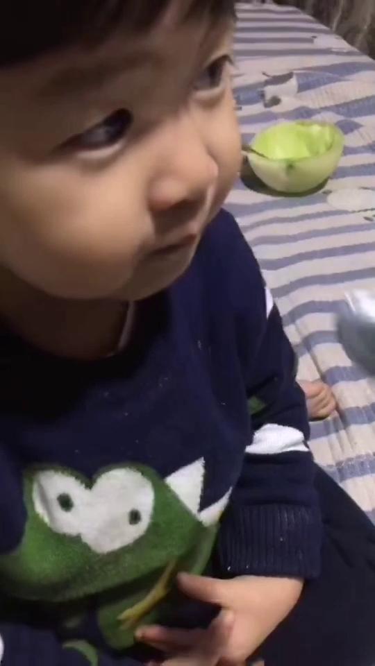 吃瓜甜甜的恋爱,甜蜜瓜果下的恋爱奇遇